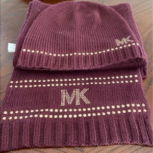Michael kors beani/ scarf set